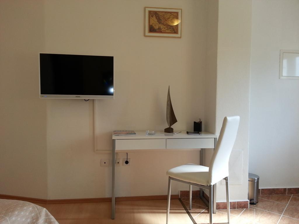 New Studio Apartments Trlaja Σίμπενικ Δωμάτιο φωτογραφία